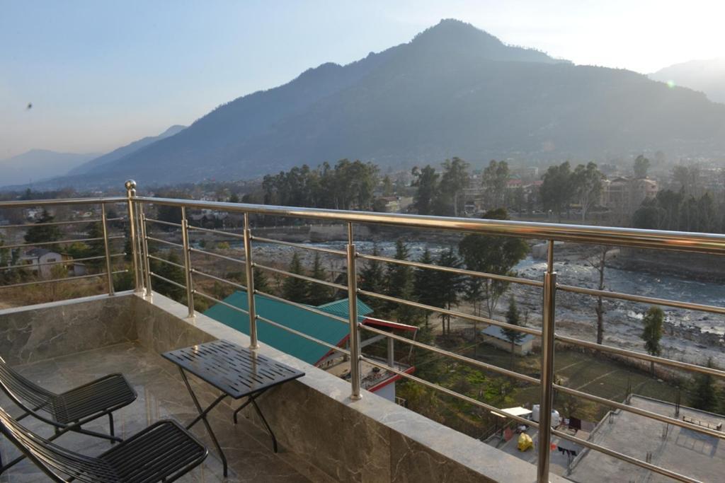 Tulip Flowing River View Hotel. Shamshi Экстерьер фото
